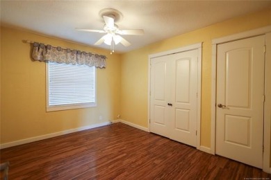 Welcome to Lakeview Drive! This 3 bed, 3 bath home sits right on on  in Oklahoma - for sale on GolfHomes.com, golf home, golf lot