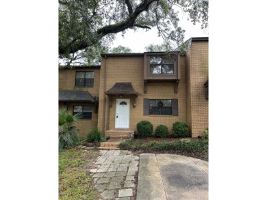 Golf lover special! This stately 2 bedroom 2.5 bath townhouse on Hilaman Park Golf Course in Florida - for sale on GolfHomes.com, golf home, golf lot