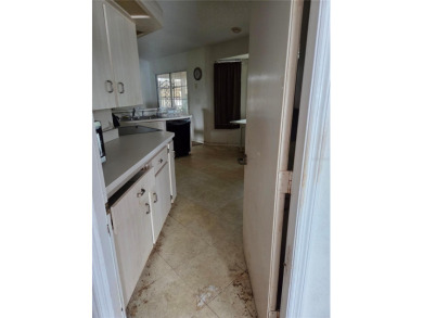 This is investor alert. 2 bedroom 2 bath home located in Oak Run on Royal Oaks Golf Club in Florida - for sale on GolfHomes.com, golf home, golf lot