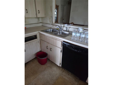 This is investor alert. 2 bedroom 2 bath home located in Oak Run on Royal Oaks Golf Club in Florida - for sale on GolfHomes.com, golf home, golf lot