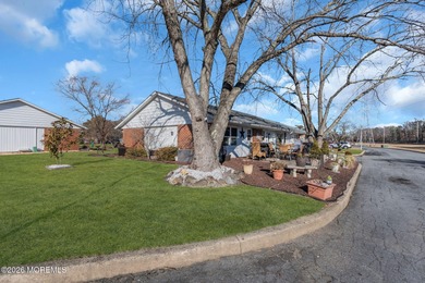 Welcome to this beautifully maintained lakefront Baronet II on Greenbriar Woodlands in New Jersey - for sale on GolfHomes.com, golf home, golf lot