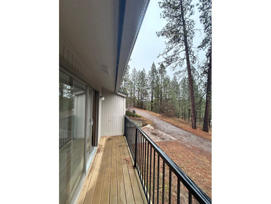 Latah Creelk golf course community condo. 1440sqft 2 story unit on Hangman Valley Golf Course in Washington - for sale on GolfHomes.com, golf home, golf lot