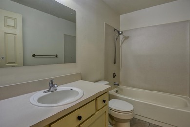 Latah Creelk golf course community condo. 1440sqft 2 story unit on Hangman Valley Golf Course in Washington - for sale on GolfHomes.com, golf home, golf lot