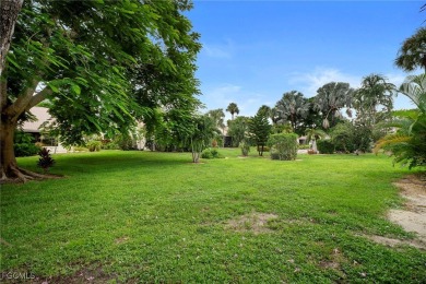PRICED TO SELL! This Valencia Garden Villa has 1700 sq ft of on Seven Lakes Golf and Tennis Community in Florida - for sale on GolfHomes.com, golf home, golf lot