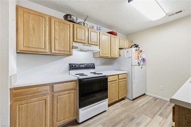 Welcome home! This exquisite 2 bd 2bth condo is located in a on Golden Horseshoe Golf Club in Virginia - for sale on GolfHomes.com, golf home, golf lot