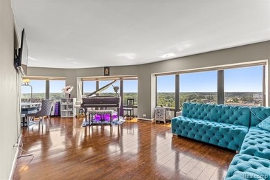 Welcome to this remarkable 2-bedroom, 2-bath residence located on Evergreen Hills Golf Course in Michigan - for sale on GolfHomes.com, golf home, golf lot