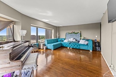 Welcome to this remarkable 2-bedroom, 2-bath residence located on Evergreen Hills Golf Course in Michigan - for sale on GolfHomes.com, golf home, golf lot