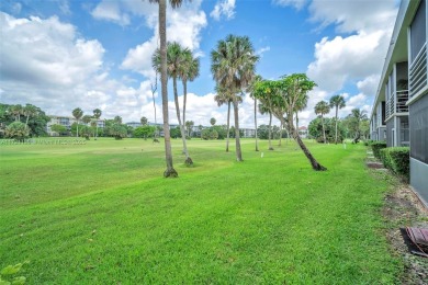 Completely renovated 3-bedroom condo with high-end appliances on Oaks Country Club in Florida - for sale on GolfHomes.com, golf home, golf lot