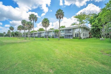 Completely renovated 3-bedroom condo with high-end appliances on Oaks Country Club in Florida - for sale on GolfHomes.com, golf home, golf lot