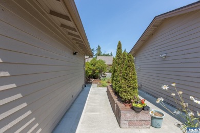 Enjoy easy living in this charming, nicely updated, 2 bed, 2 on SunLand Golf and Country Club in Washington - for sale on GolfHomes.com, golf home, golf lot