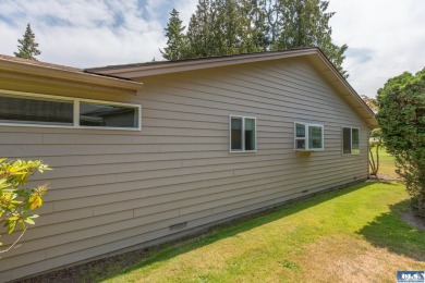 Enjoy easy living in this charming, nicely updated, 2 bed, 2 on SunLand Golf and Country Club in Washington - for sale on GolfHomes.com, golf home, golf lot