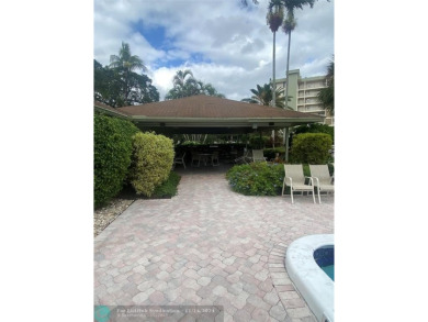 ARE YOU LOOKING FOR A PROPERTY VERY WELL MAINTAINED, SPACIOUS on Palm-Aire Country Club and Resort - Palms in Florida - for sale on GolfHomes.com, golf home, golf lot