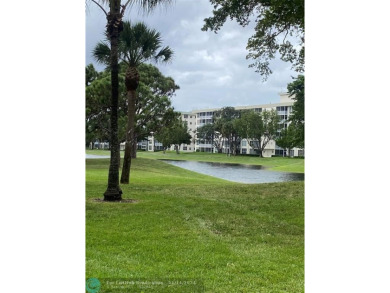 ARE YOU LOOKING FOR A PROPERTY VERY WELL MAINTAINED, SPACIOUS on Palm-Aire Country Club and Resort - Palms in Florida - for sale on GolfHomes.com, golf home, golf lot