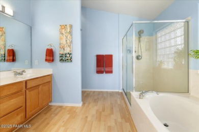 Beautifully maintained, Move-In Ready 2 bedroom + Den, 2 bath, 1 on Prescott Lakes Golf and Country Club in Arizona - for sale on GolfHomes.com, golf home, golf lot