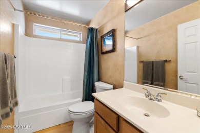 Beautifully maintained, Move-In Ready 2 bedroom + Den, 2 bath, 1 on Prescott Lakes Golf and Country Club in Arizona - for sale on GolfHomes.com, golf home, golf lot