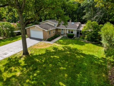 Beautifully updated 4-level split in Oak Meadows offering nearly on St. Andrews Golf and Country Club in Illinois - for sale on GolfHomes.com, golf home, golf lot