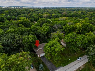 Beautifully updated 4-level split in Oak Meadows offering nearly on St. Andrews Golf and Country Club in Illinois - for sale on GolfHomes.com, golf home, golf lot