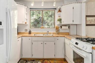 This home offers an unbeatable location directly across from the on Sequoia Woods Country Club in California - for sale on GolfHomes.com, golf home, golf lot