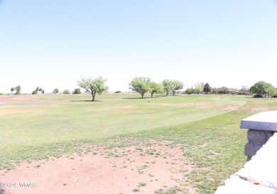 This home backs the fairway of Snowflake's Country Club golf on Snowflake Municipal Golf Course in Arizona - for sale on GolfHomes.com, golf home, golf lot