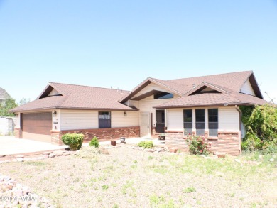 This home backs the fairway of Snowflake's Country Club golf on Snowflake Municipal Golf Course in Arizona - for sale on GolfHomes.com, golf home, golf lot