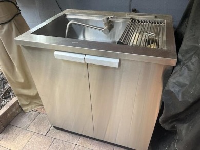 Beautiful landscaped . Large granite bar for wonderful outdoor on St. Lucie Trail Golf Club in Florida - for sale on GolfHomes.com, golf home, golf lot