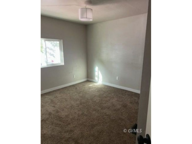 This fully updated, 3-bedroom 2 bath home is move-in ready and on Mt. Graham Municipal Golf Course in Arizona - for sale on GolfHomes.com, golf home, golf lot
