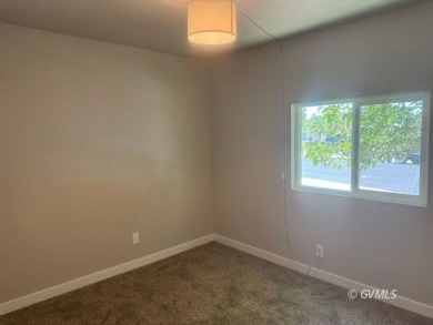 This fully updated, 3-bedroom 2 bath home is move-in ready and on Mt. Graham Municipal Golf Course in Arizona - for sale on GolfHomes.com, golf home, golf lot