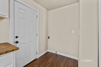 This fully updated, 3-bedroom 2 bath home is move-in ready and on Mt. Graham Municipal Golf Course in Arizona - for sale on GolfHomes.com, golf home, golf lot