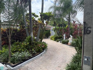 Well maintained and very spacious 3/2.5 townhome in Woodmont on  in Florida - for sale on GolfHomes.com, golf home, golf lot