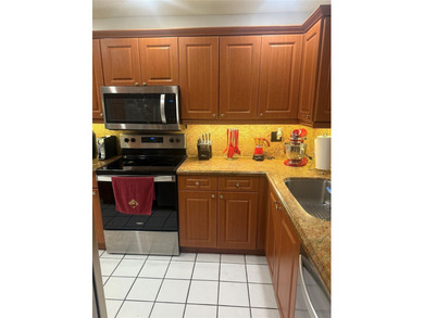 Well maintained and very spacious 3/2.5 townhome in Woodmont on  in Florida - for sale on GolfHomes.com, golf home, golf lot