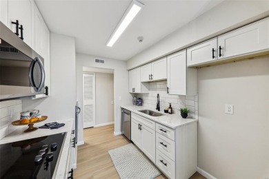 Wow! Beautifully renovated, spacious condo in the heart of Creve on Creve Coeur Golf Course in Missouri - for sale on GolfHomes.com, golf home, golf lot