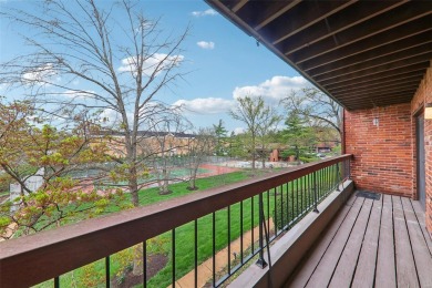 Wow! Beautifully renovated, spacious condo in the heart of Creve on Creve Coeur Golf Course in Missouri - for sale on GolfHomes.com, golf home, golf lot