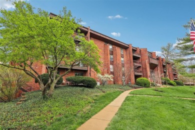 Wow! Beautifully renovated, spacious condo in the heart of Creve on Creve Coeur Golf Course in Missouri - for sale on GolfHomes.com, golf home, golf lot