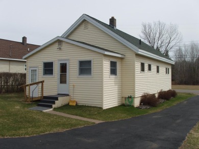 (355/PB) Neat and Clean as a Pin best describes the 2-bedrtoom on Park Falls Country Club in Wisconsin - for sale on GolfHomes.com, golf home, golf lot