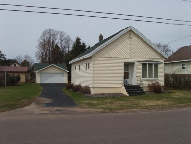 (355/PB) Neat and Clean as a Pin best describes the 2-bedrtoom on Park Falls Country Club in Wisconsin - for sale on GolfHomes.com, golf home, golf lot