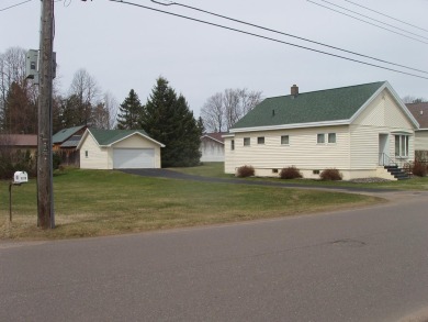 (355/PB) Neat and Clean as a Pin best describes the 2-bedrtoom on Park Falls Country Club in Wisconsin - for sale on GolfHomes.com, golf home, golf lot
