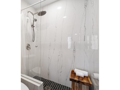 Sheer Elegance. Beautifully renovated 3-BEDROOM, END-UNIT condo on Miles Grant Country Club in Florida - for sale on GolfHomes.com, golf home, golf lot