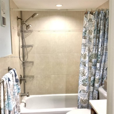 Did I say Penthouse???!!!

La Creme de la creme!!! Love where on Hollybrook Golf and Tennis Club  in Florida - for sale on GolfHomes.com, golf home, golf lot