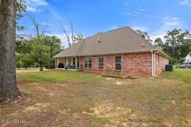 GERMANTOWN SCHOOL DISTRICT!  Spacious Open Plan! Formal Dining on Colonial Country Club Deerfield in Mississippi - for sale on GolfHomes.com, golf home, golf lot