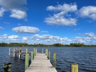 Sheer Elegance. Beautifully renovated 3-BEDROOM, END-UNIT condo on Miles Grant Country Club in Florida - for sale on GolfHomes.com, golf home, golf lot