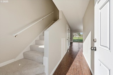 Light and bright, end unit, townhome style condominum! Inside on  in Oregon - for sale on GolfHomes.com, golf home, golf lot