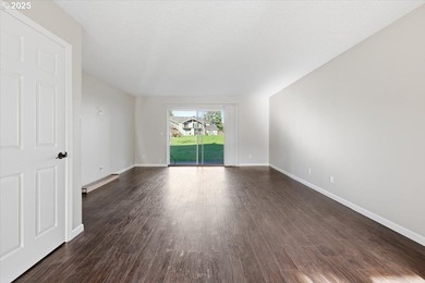 Light and bright, end unit, townhome style condominum! Inside on  in Oregon - for sale on GolfHomes.com, golf home, golf lot