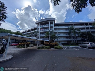 Beautifully updated and furnished, large 2 bedroom condominium on Palm-Aire Country Club and Resort - The Oaks in Florida - for sale on GolfHomes.com, golf home, golf lot