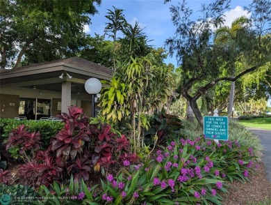 Beautifully updated and furnished, large 2 bedroom condominium on Palm-Aire Country Club and Resort - The Oaks in Florida - for sale on GolfHomes.com, golf home, golf lot
