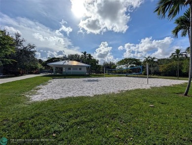 Beautifully updated and furnished, large 2 bedroom condominium on Palm-Aire Country Club and Resort - The Oaks in Florida - for sale on GolfHomes.com, golf home, golf lot
