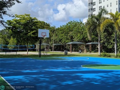 Beautifully updated and furnished, large 2 bedroom condominium on Palm-Aire Country Club and Resort - The Oaks in Florida - for sale on GolfHomes.com, golf home, golf lot