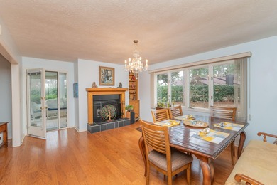 Wonderfully maintained 2-bedroom, 2-bath home located in on Houndslake Country Club in South Carolina - for sale on GolfHomes.com, golf home, golf lot