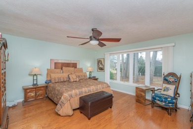 Wonderfully maintained 2-bedroom, 2-bath home located in on Houndslake Country Club in South Carolina - for sale on GolfHomes.com, golf home, golf lot