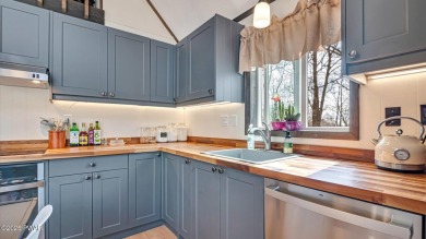 This isn't a getaway. It's a ''get-here-now!'' Move-in ready on Thornhurst Country Club in Pennsylvania - for sale on GolfHomes.com, golf home, golf lot