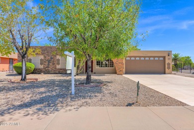 Don't miss it! CLEAN, freshly painted, well maintained,1-STORY on PalmBrook Country Club in Arizona - for sale on GolfHomes.com, golf home, golf lot